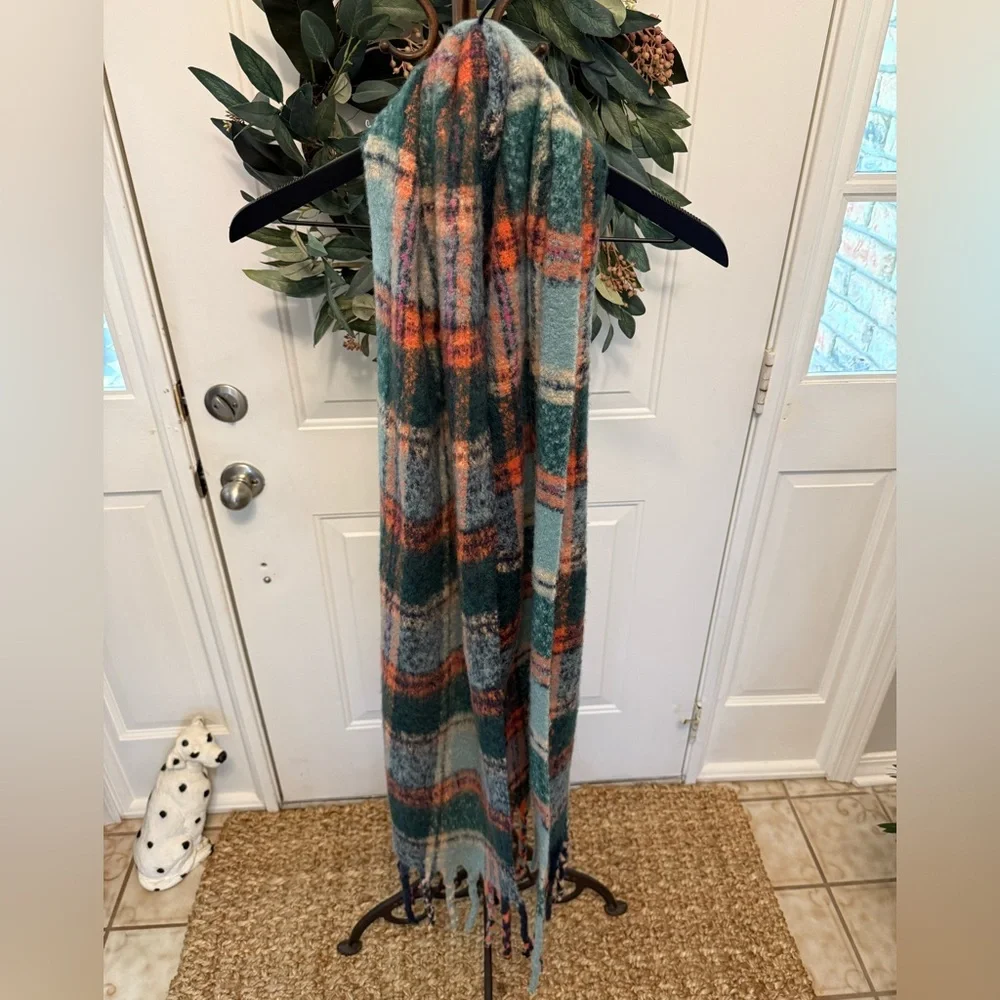 NWT Old Navy Brushed Scarf Soft Plaid Long Scarf with Fringe OS - Picture 6 of 10